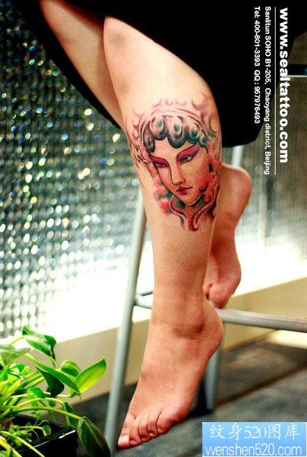 点击大图看下一张：流行唯美的女人腿部花旦纹身图片