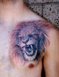 男生胸前超帅很酷的狮头纹身图片