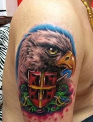 老鹰纹身图片：手臂老鹰头像纹身图案