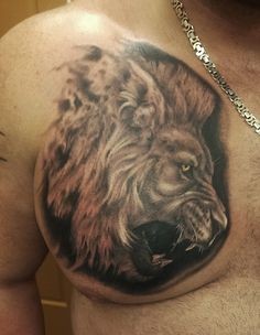 点击大图看下一张：胸部霸气的狮子头像纹身图2