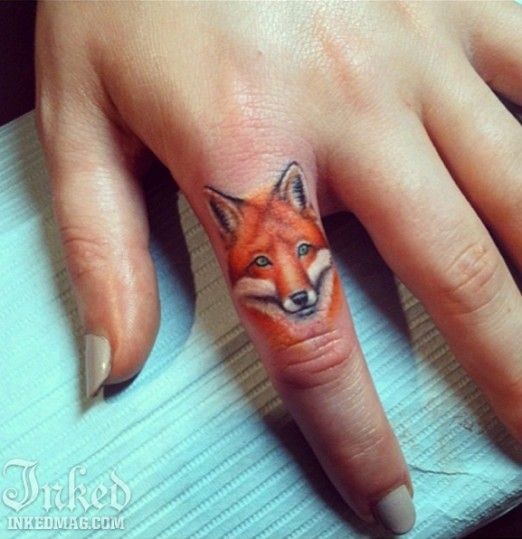 点击大图看下一张：手指上时尚的小动物头像纹身图5