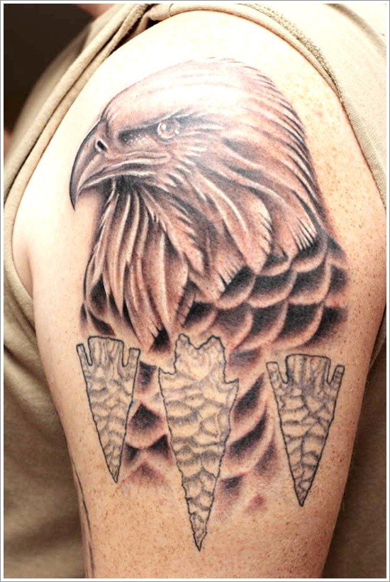 点击大图看下一张：好看帅气的手臂老鹰头像纹身图4