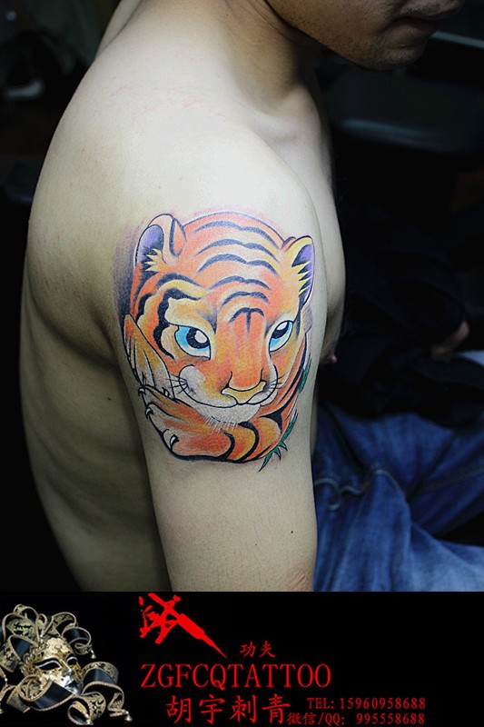 点击大图看下一张：彩色老虎崽纹身