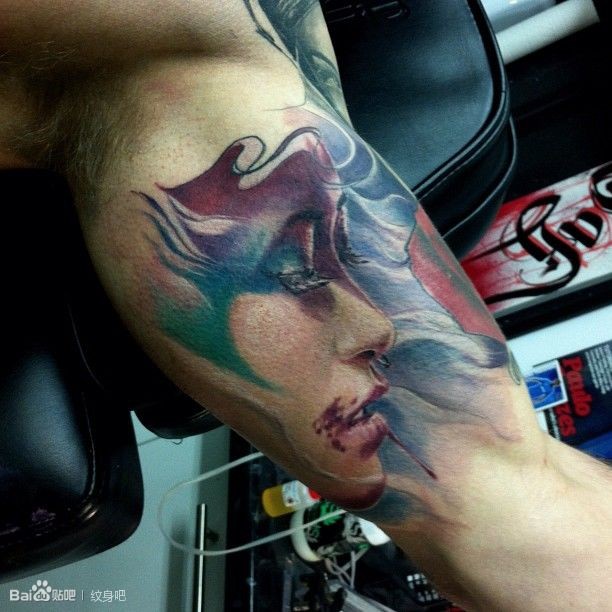 点击大图看下一张：英国纹身师 Jak Connolly的头像纹身图3