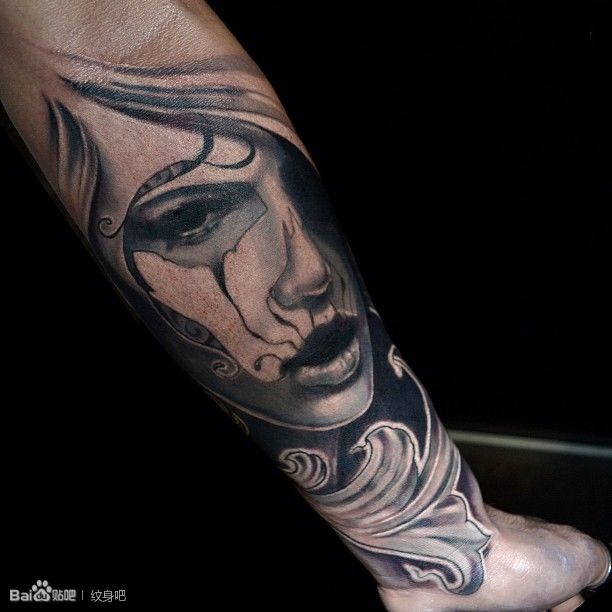 点击大图看下一张：英国纹身师 Jak Connolly的头像纹身图5
