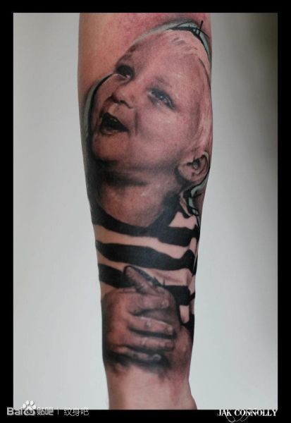 点击大图看下一张：英国纹身师 Jak Connolly的头像纹身图6