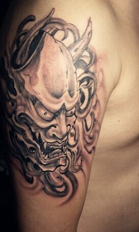 点击大图看下一张：胳膊上非常个性的般若头像刺青图4