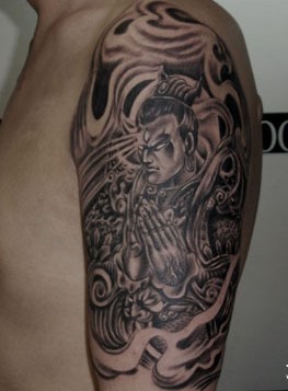 点击大图看下一张：大臂帅气的二郎神纹身图2