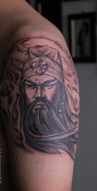 点击大图看下一张:大臂个性的三国人物 关公纹身图3