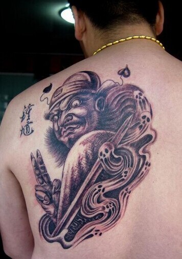 点击大图看下一张：肩部个性的三国人物 钟馗纹身图2