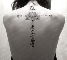 点击大图看下一张：一幅背部颈部梵文莲花纹身图片由纹身520图库推荐图4