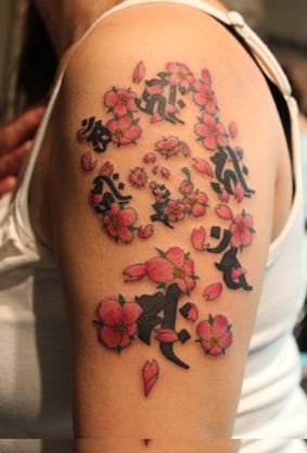 点击大图看下一张：大臂梵文樱花纹身图案图案