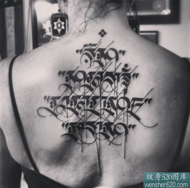点击大图看下一张：神秘文字的背后含义之美女梵文纹身图案