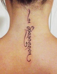 女性身上好看的神秘文字    梵文纹身