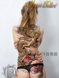 一幅ps美女满背龙纹身图片
