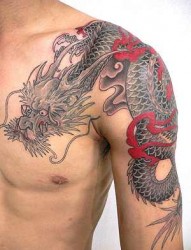 经典传统的中国龙半甲刺青
