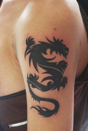 点击大图看下一张：大臂帅气时尚的龙图腾刺青图7
