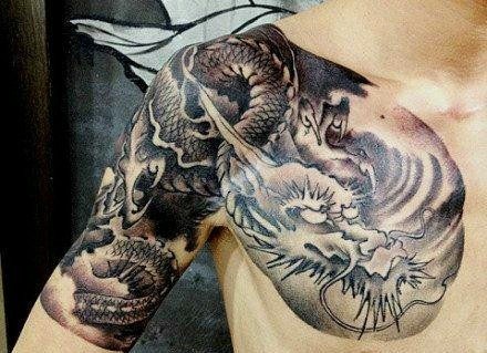 点击大图看下一张：超级霸气的龙半甲刺青