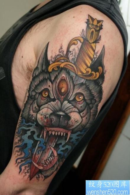 点击大图看下一张：手臂超帅很酷的狼头纹身作品