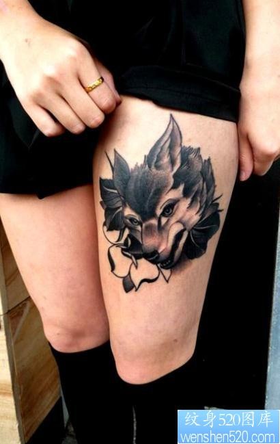点击大图看下一张：大腿上一幅潮流性感狼头纹身图片