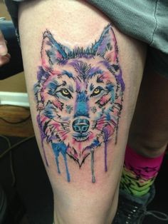 点击大图看下一张：大腿部温驯的狼头纹身