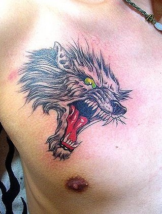 点击大图看下一张：胸部超酷的狼头刺青图4