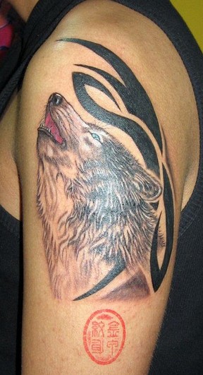 点击大图看下一张：胳膊霸气的狼头纹身图2
