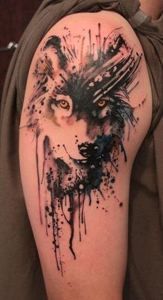 点击大图看下一张：手臂帅气的狼纹身