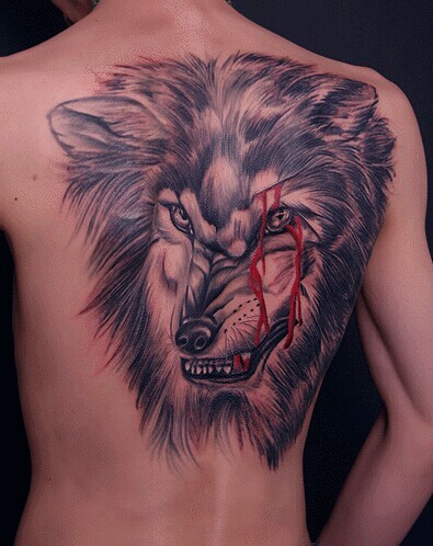 点击大图看下一张：肩部帅气的狼纹身图4
