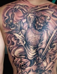 后背纹身图片：经典霸气的满背钟馗纹身图片作品（精品）