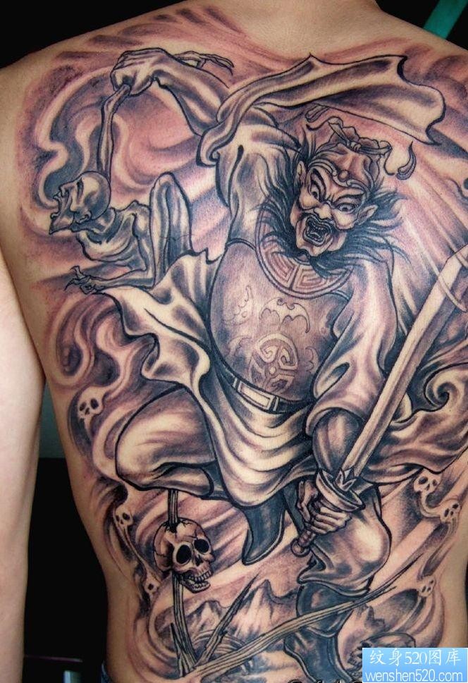 点击大图看下一张：后背纹身图片：经典霸气的满背钟馗纹身图片作品（精品）