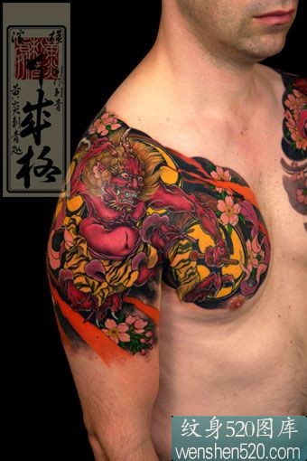 点击大图看下一张：日本双肩半甲般若纹身作品