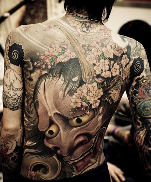 点击大图看下一张：日本神话中的般若纹身