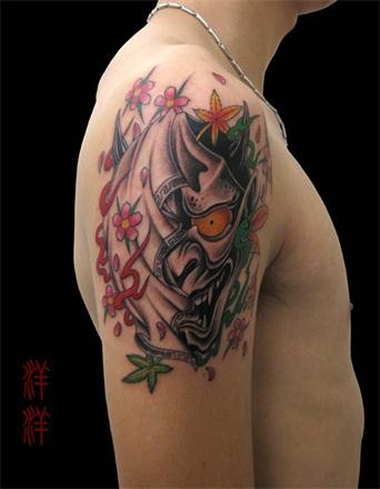 点击大图看下一张:大臂上帅气的彩色般若纹身图2