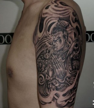 点击大图看下一张：大臂帅气的二郎神纹身图3
