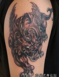 神兽纹身图片：手臂招财神兽貔貅纹身图案