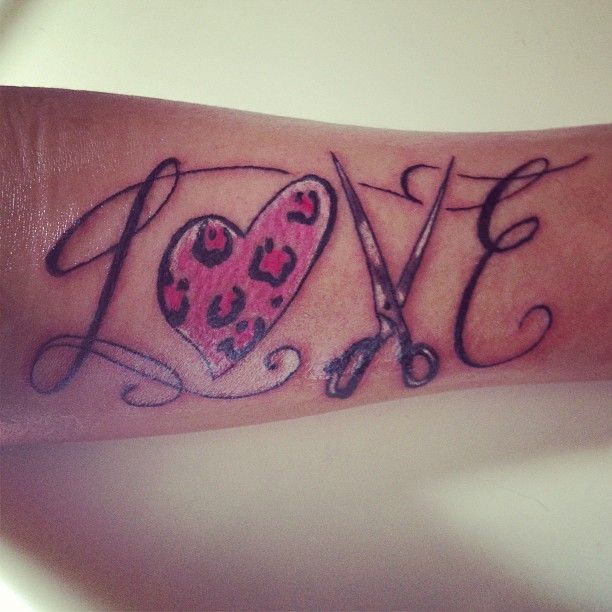 点击大图看下一张：手臂个性的love纹身