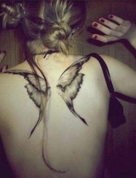 女性手臂好看的羽毛纹身