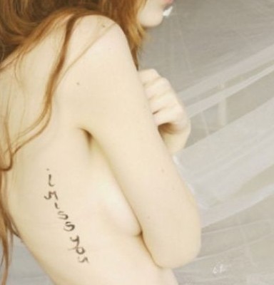 点击大图看下一张:美女肋部性感清新的英文刺青图7