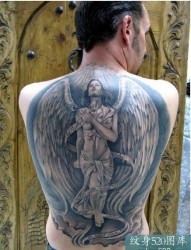 后满背黑色翅膀的西方女天使纹身作品