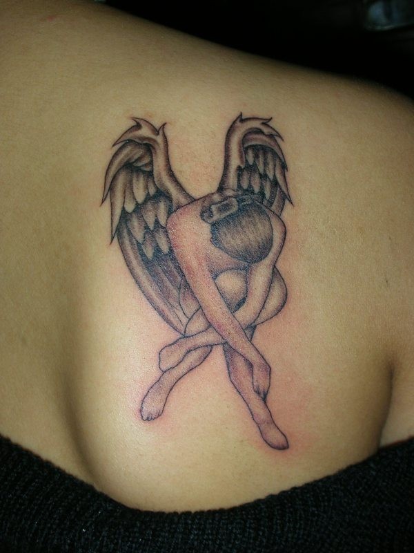 点击大图看下一张：背部右肩上的天使