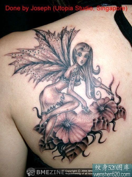 点击大图看下一张：花朵上的带翅膀的女子纹身