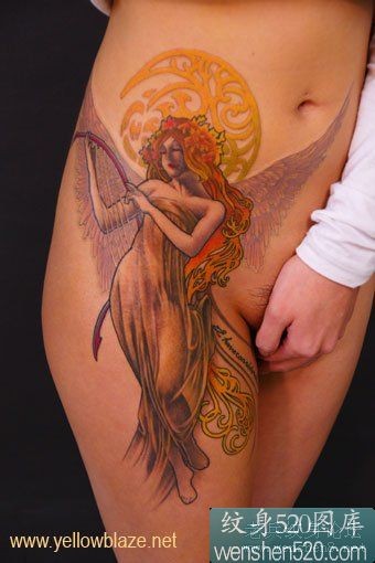 点击大图看下一张：女性腿侧部的天使纹身