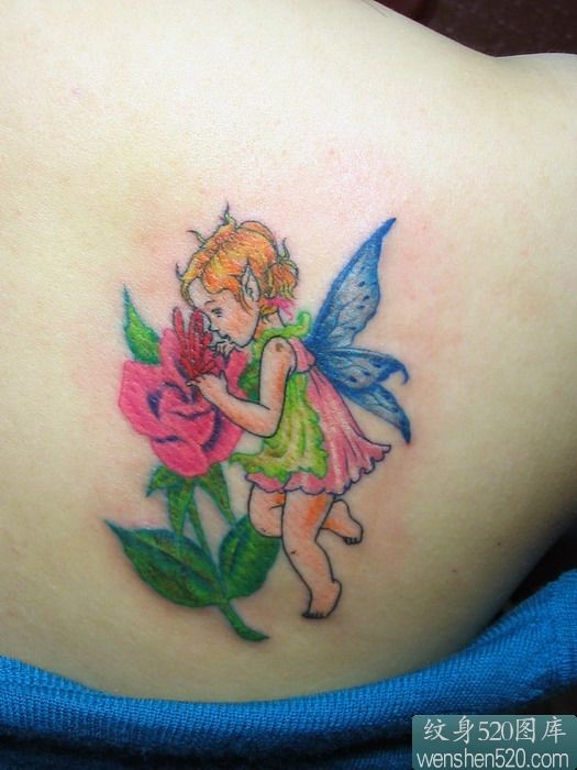 点击大图看下一张：抱着玫瑰花的小女孩天使纹身