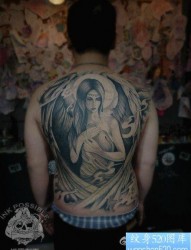 男性后背很酷经典的满背天使纹身图片