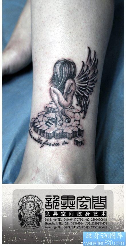 点击大图看下一张：女人腿部前卫的一张小天使纹身图片