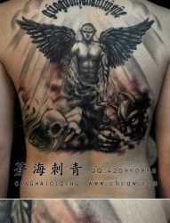 手臂前卫唯美的黑白天使纹身图片