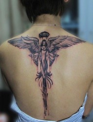 一张唯美漂亮的黑白天使纹身图片