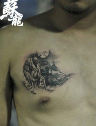 男生前胸一张坐在墓地的天使纹身图片