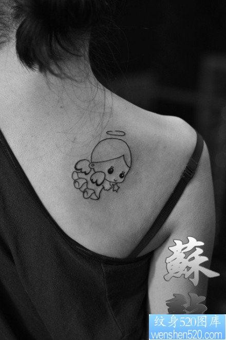 点击大图看下一张：女孩子肩背超萌的小天使纹身图片